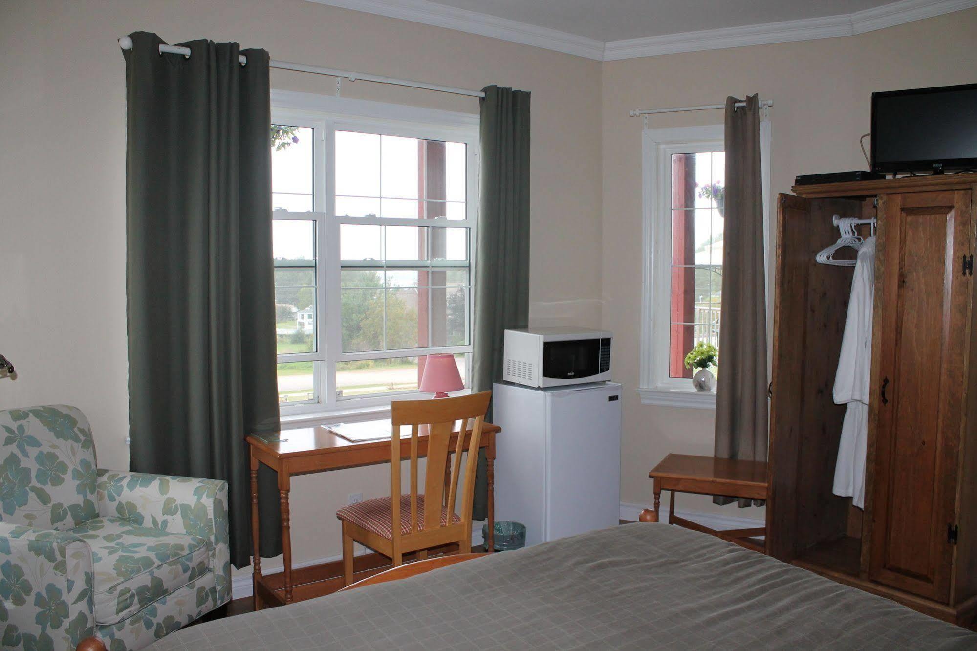 The Fiddle And The Sea Bed And Breakfast Port Hood Exterior photo